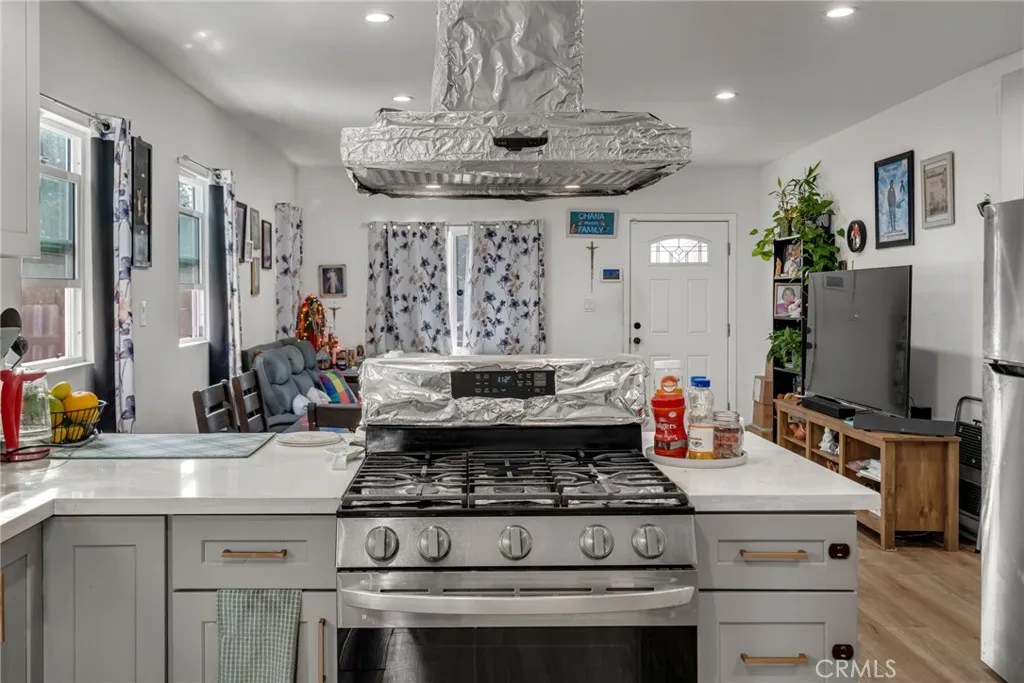 Additional image 18 of 827 E 97th St, Los Angeles, CA 90002