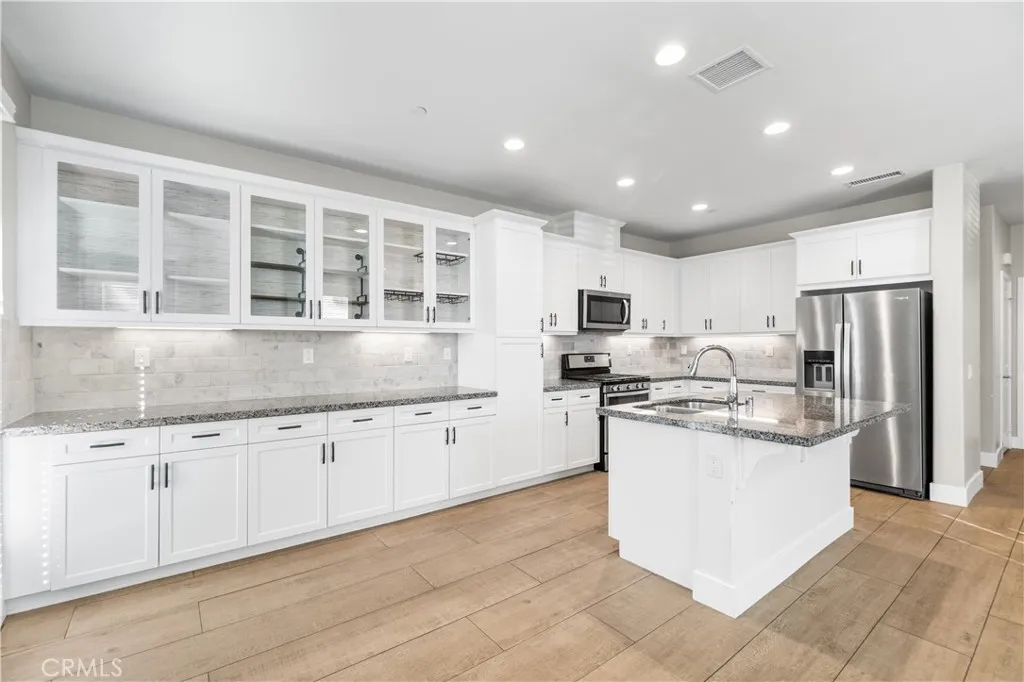 Additional image 46 of 28661 Jardineras Dr, Valencia, CA 91354