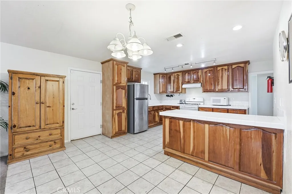 Additional image 43 of 38056 90th St E, Littlerock, CA 93543