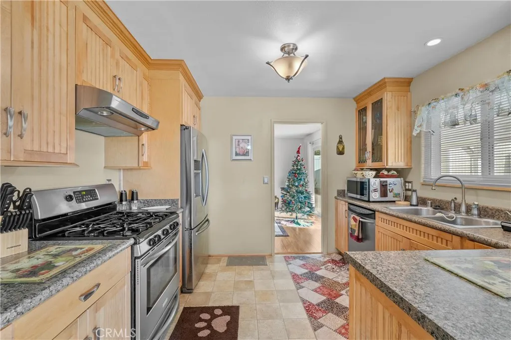 Additional image 12 of 19726 Steinway St, Canyon Country, CA 91351