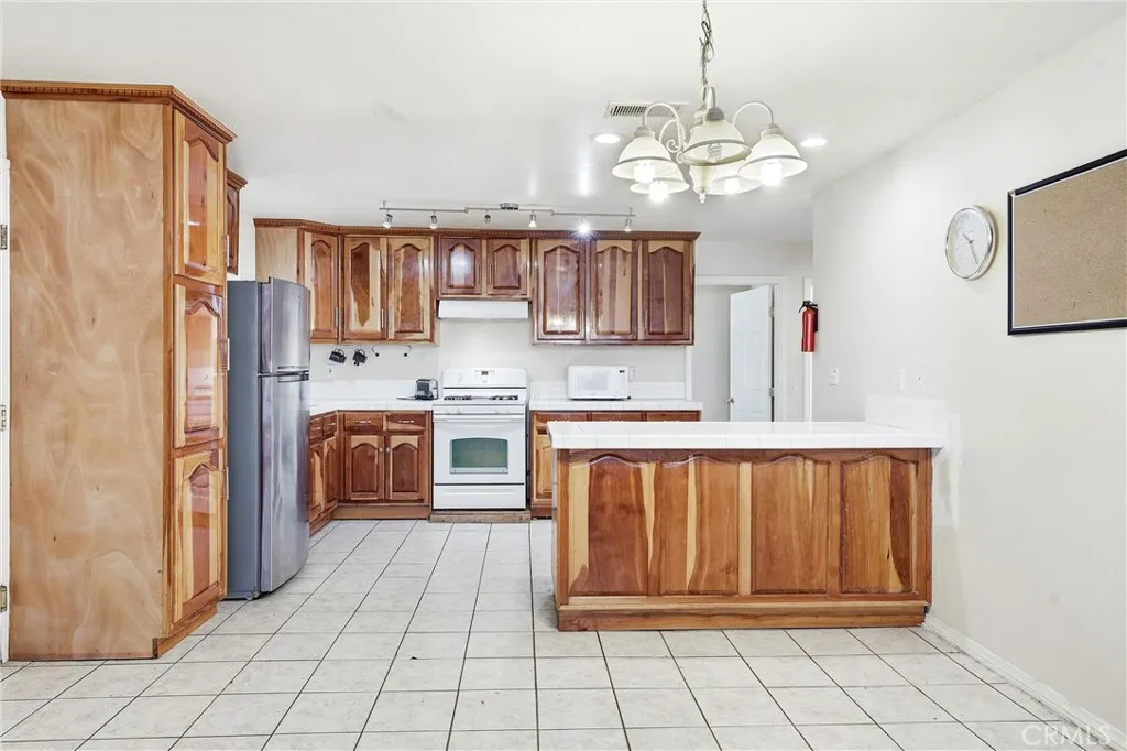 Additional image 11 of 38056 90th St E, Littlerock, CA 93543