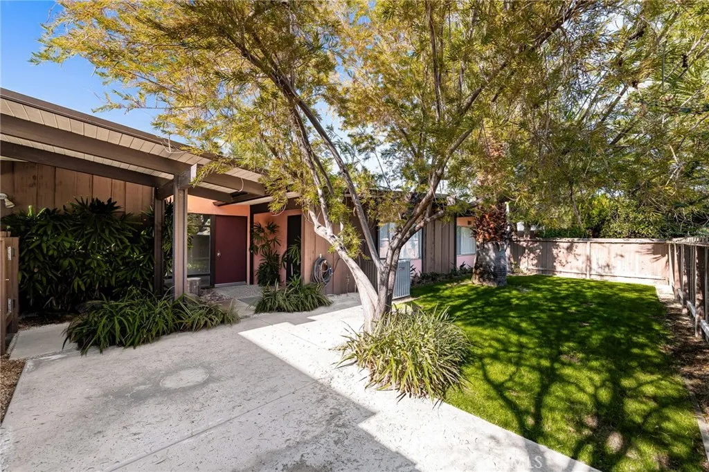 Additional image 9 of 683 S Bedford Dr, Palm Springs, CA 92264