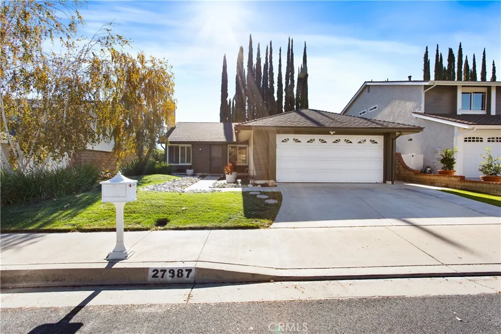Additional image 2 of 27987 Caraway Ln, Saugus, CA 91350