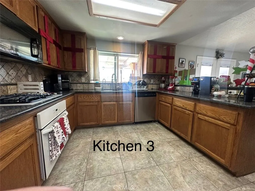 Additional image 11 of 16271 Nisqualli Rd, Victorville, CA 92395