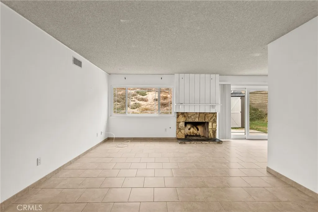 Additional image 60 of 29147 Lotusgarden Dr, Canyon Country, CA 91387