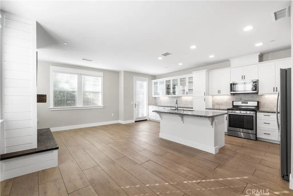 Additional image 8 of 28661 Jardineras Dr, Valencia, CA 91354