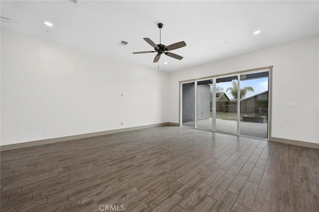 Additional image 17 of 5913 Hawthorn Tree Ln, Bakersfield, CA 93313