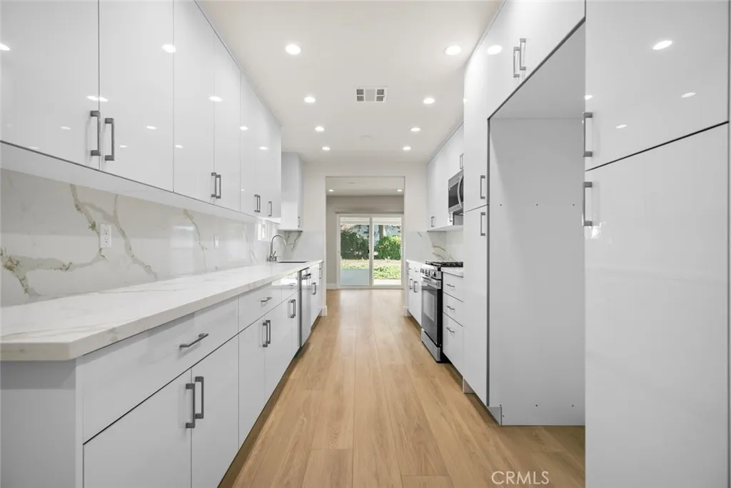 Additional image 50 of 6820 Encino Avenue, Van Nuys, CA 91406