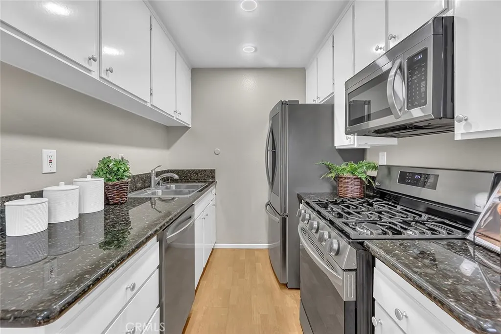 Additional image 9 of 3907 La Crescenta Avenue Unit 208, La Crescenta, CA 91214