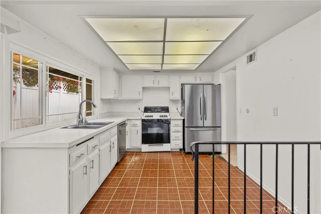 Additional image 45 of 29147 Lotusgarden Dr, Canyon Country, CA 91387