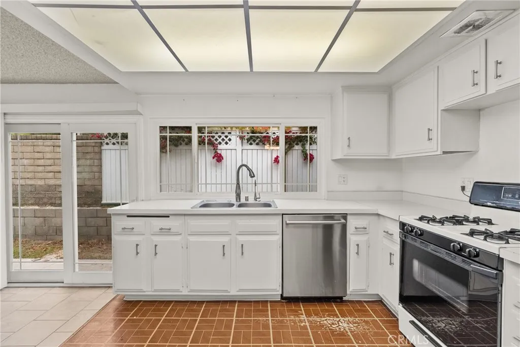 Additional image 8 of 29147 Lotusgarden Dr, Canyon Country, CA 91387