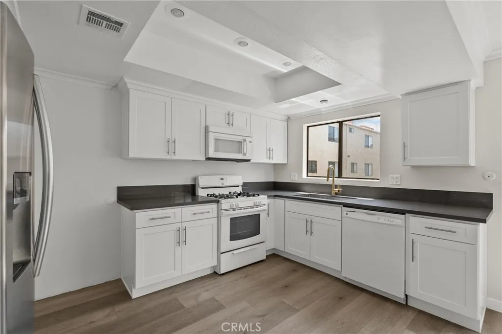 Additional image 65 of 18958 Sherman Way Unit 17, Reseda, CA 91335