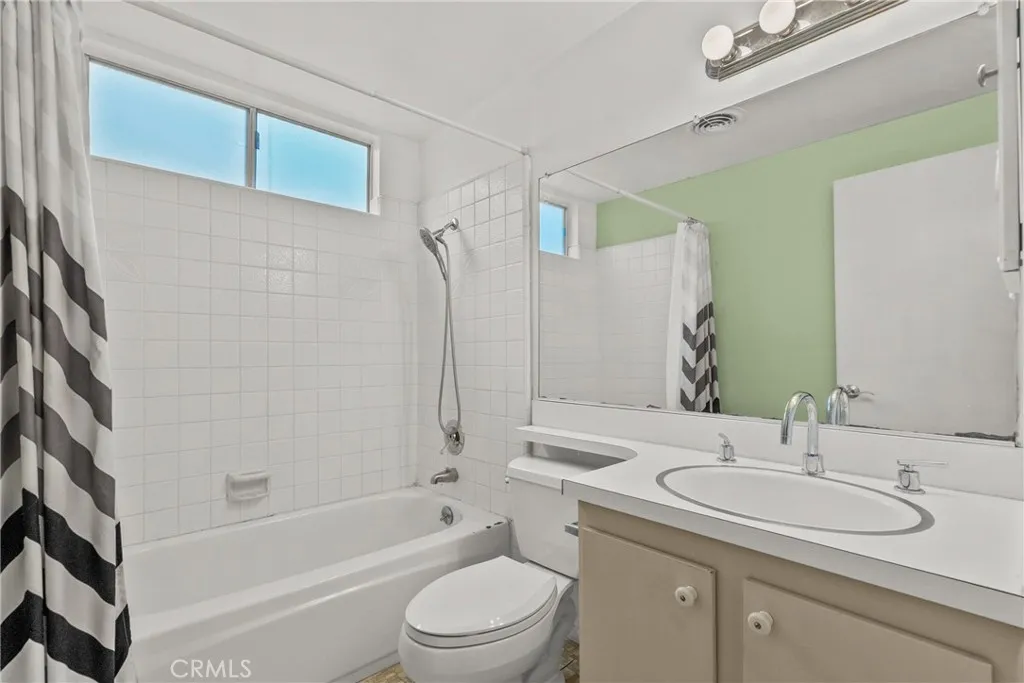 Additional image 50 of 29147 Lotusgarden Dr, Canyon Country, CA 91387