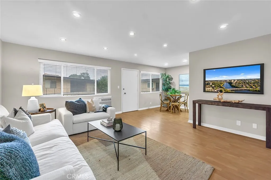 Additional image 2 of 3907 La Crescenta Avenue Unit 208, La Crescenta, CA 91214