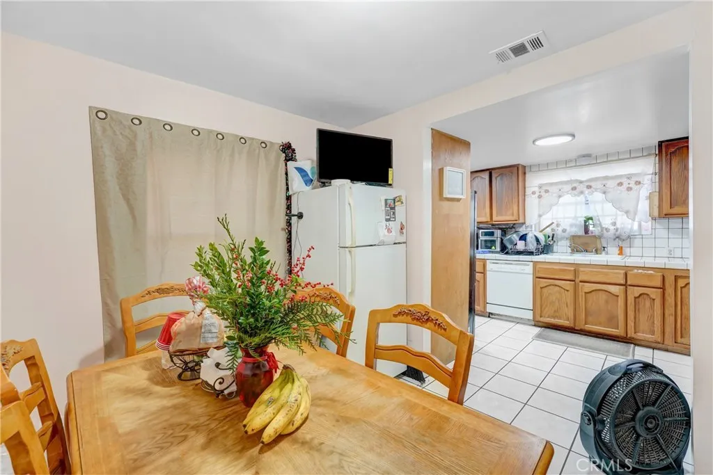 Additional image 4 of 2200 W Hardy St, Inglewood, CA 90305