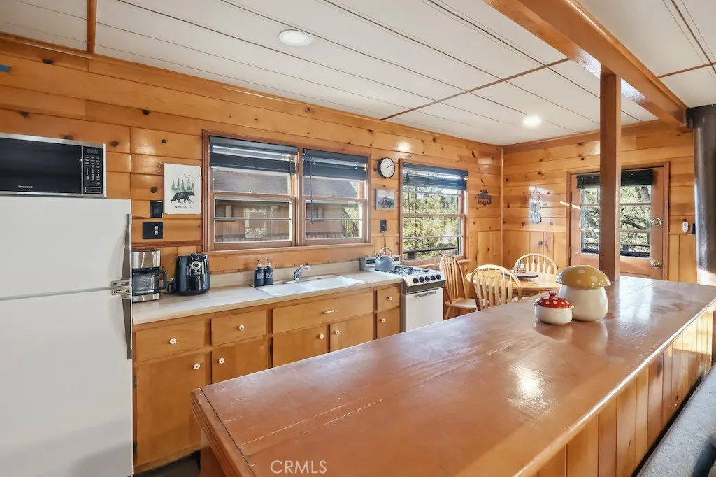 Additional image 25 of 1053 Bruin Trl, Fawnskin, CA 92333