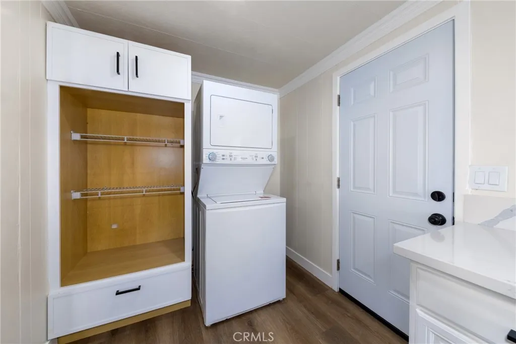 Additional image 17 of 65 Round table Unit 65, Riverside, CA 92507