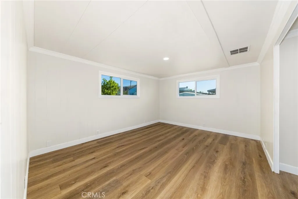 Additional image 23 of 65 Round table Unit 65, Riverside, CA 92507