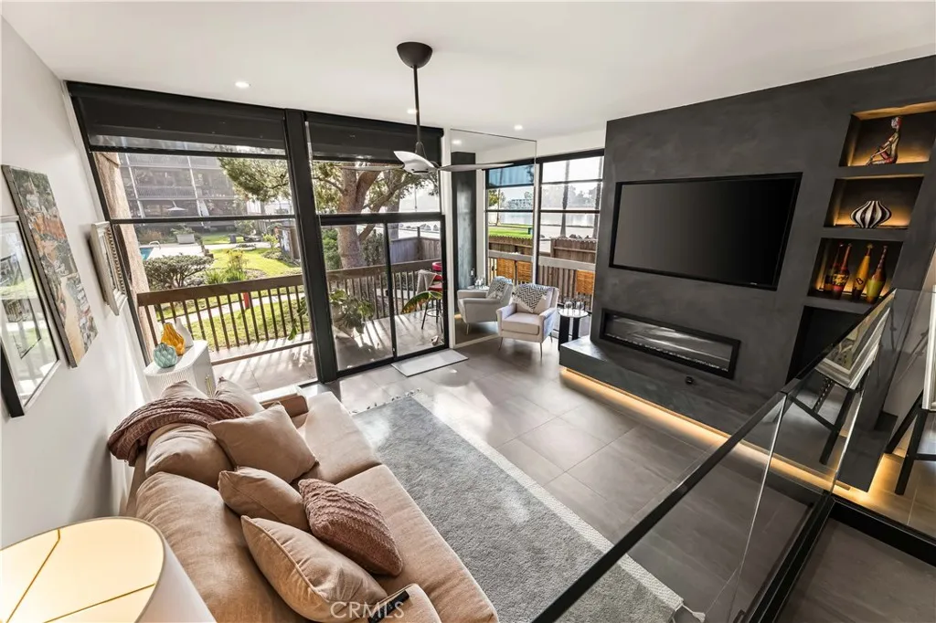 Additional image 2 of 5118 Marina Pacifica Dr S, Long Beach, CA 90803