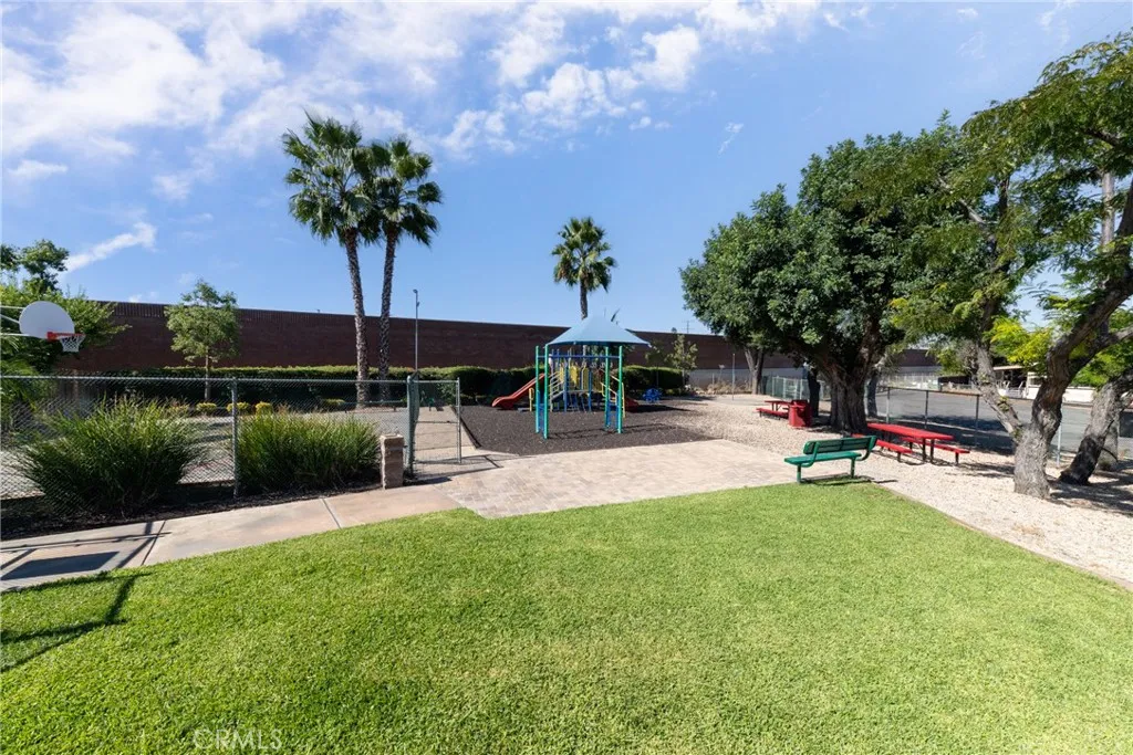 Additional image 34 of 65 Round table Unit 65, Riverside, CA 92507