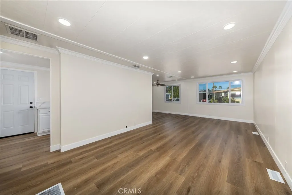 Additional image 45 of 65 Round table Unit 65, Riverside, CA 92507