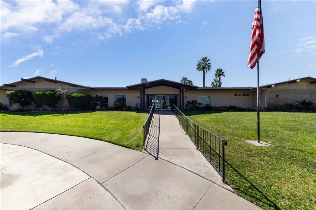 Additional image 67 of 65 Round table Unit 65, Riverside, CA 92507