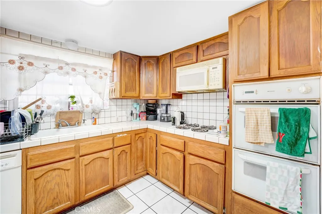 Additional image 5 of 2200 W Hardy St, Inglewood, CA 90305