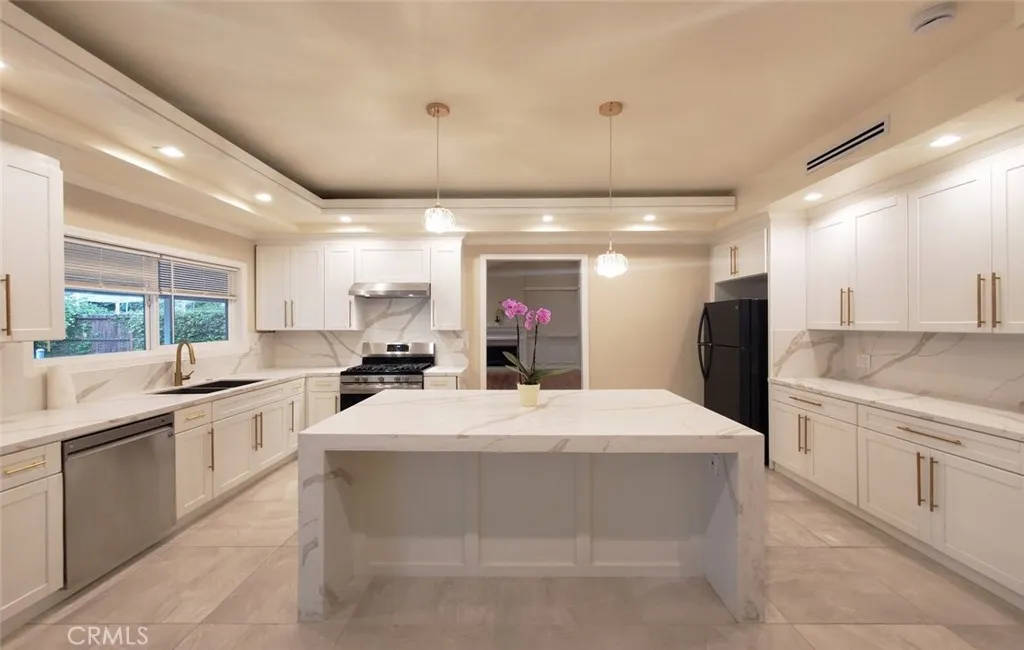 Additional image 60 of 22201 Schoolcraft, Canoga Park, CA 91303