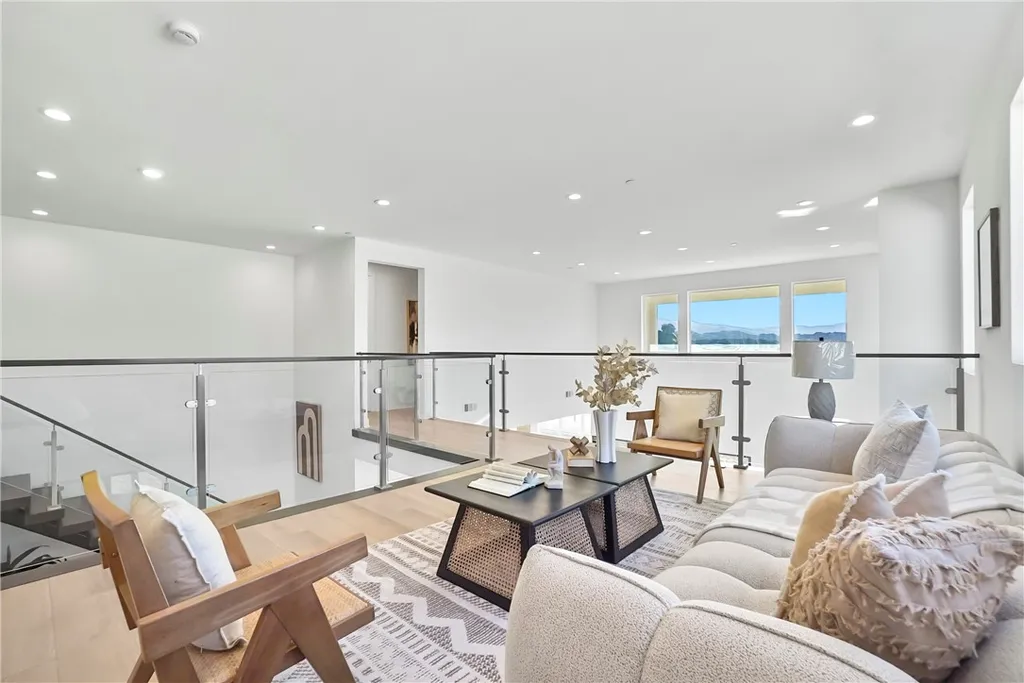 Additional image 23 of 27392 Dialogue Way, Valencia, CA 91381