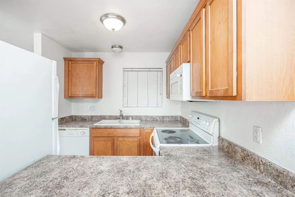 Additional image 32 of 3285 Ocean View Blvd Unit 17, San Diego, CA 92113