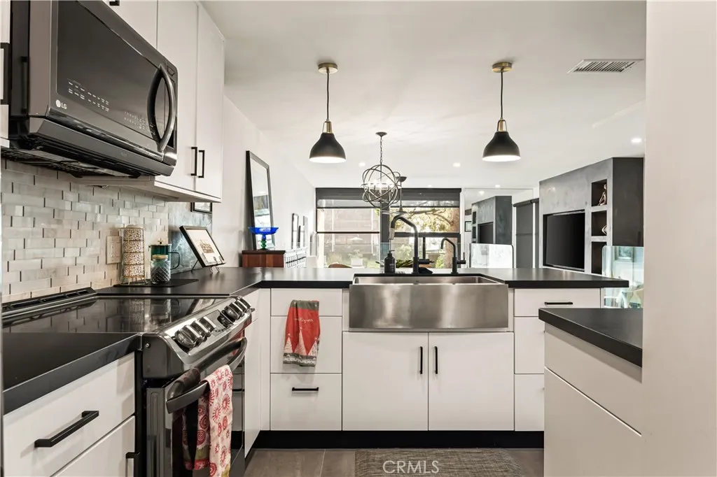 Additional image 5 of 5118 Marina Pacifica Dr S, Long Beach, CA 90803