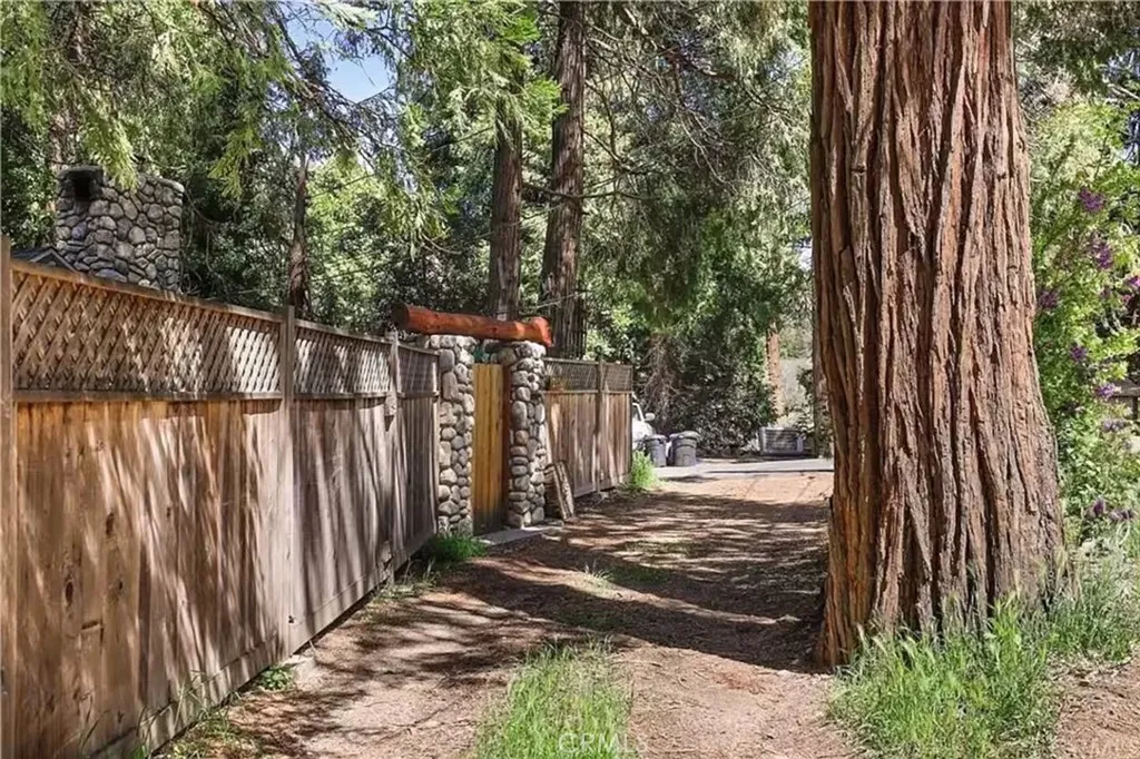 Additional image 8 of 23348 Outlook Ln, Crestline, CA 92325