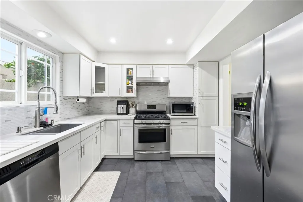 Additional image 13 of 10220 Zelzah Unit 4, Northridge, CA 91325