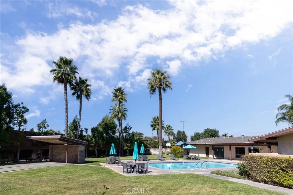 Additional image 29 of 65 Round table Unit 65, Riverside, CA 92507