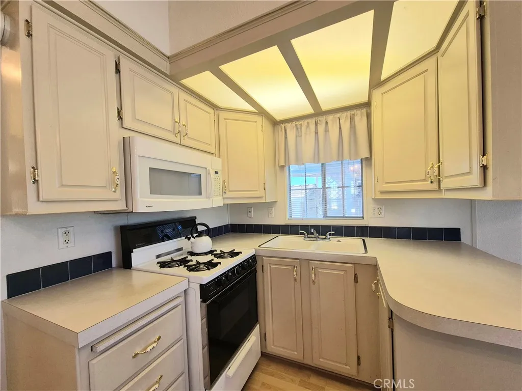 Additional image 38 of 1295 S Cawston Ave Unit 154, Hemet, CA 92545