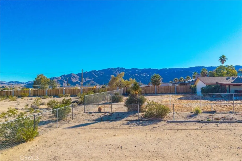 Additional image 98 of 5753 La Luna, 29 Palms, CA 92277