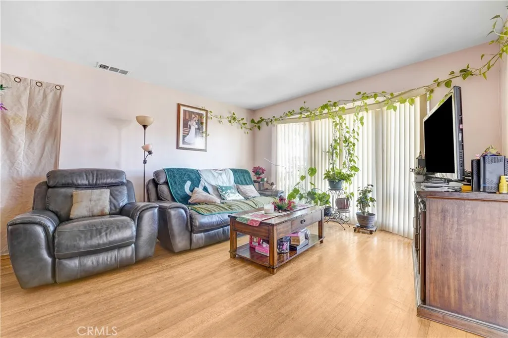 Additional image 3 of 2200 W Hardy St, Inglewood, CA 90305