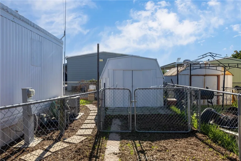 Additional image 6 of 65 Round table Unit 65, Riverside, CA 92507