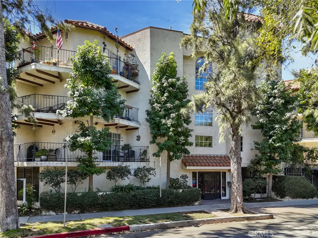 Additional image 2 of 4249 Longridge Avenue Unit 102, Studio City, CA 91604