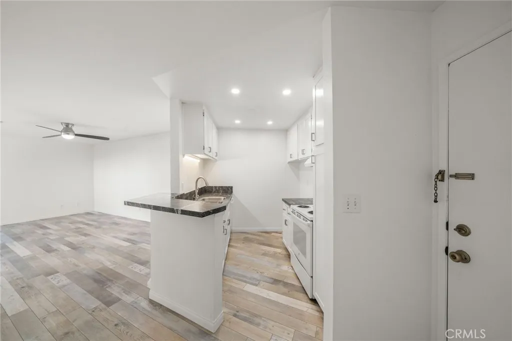 Additional image 3 of 650 The Village Unit 106, Redondo Beach, CA 90277