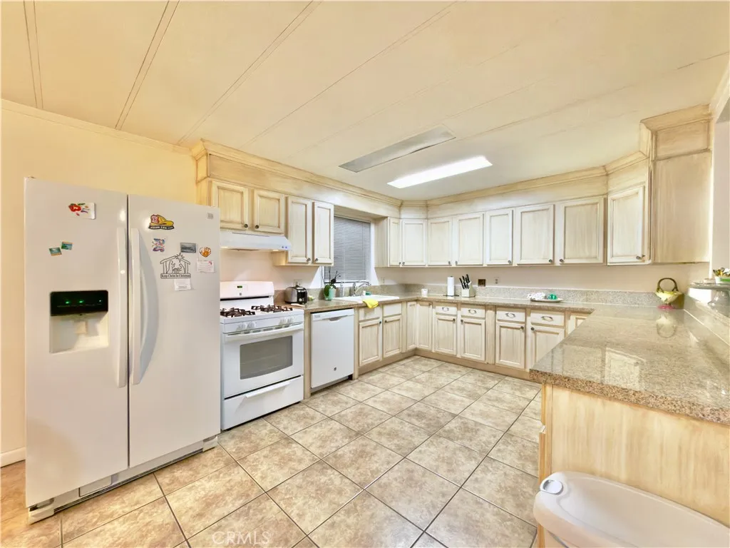 Additional image 48 of 21001 Plummer Street Unit 107, Chatsworth, CA 91311