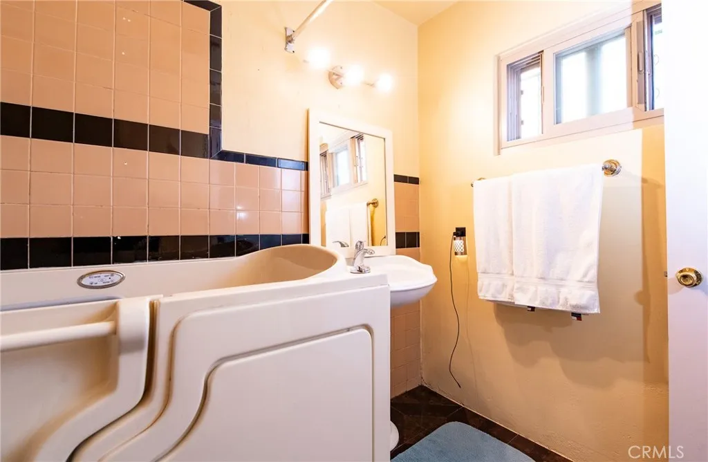 Additional image 79 of 10520 Ruthelen, Los Angeles, CA 90047