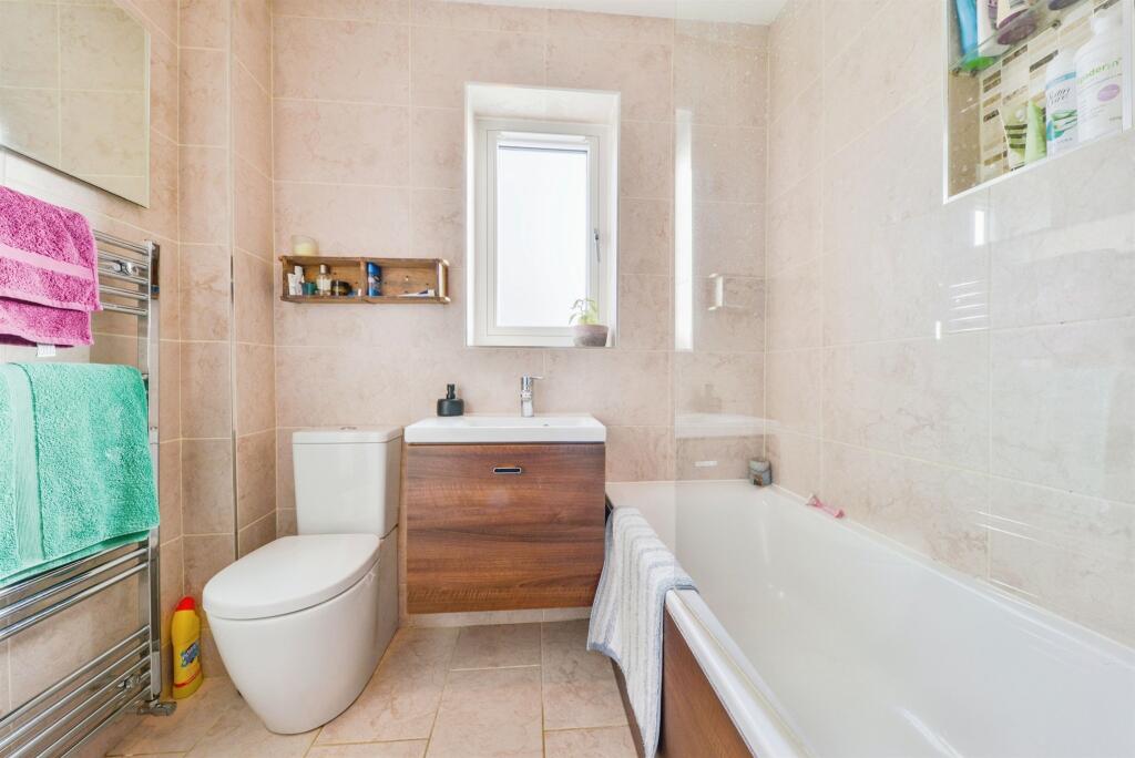 Additional image 11 of Riverbanks Close, Harpenden