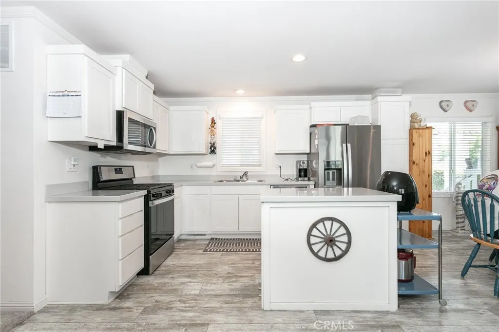 Additional image 28 of 18 Portola, San Fernando, CA 91345