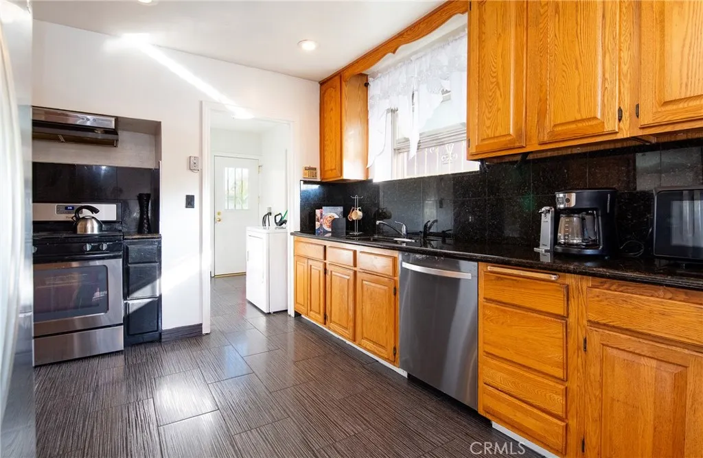 Additional image 67 of 10520 Ruthelen, Los Angeles, CA 90047