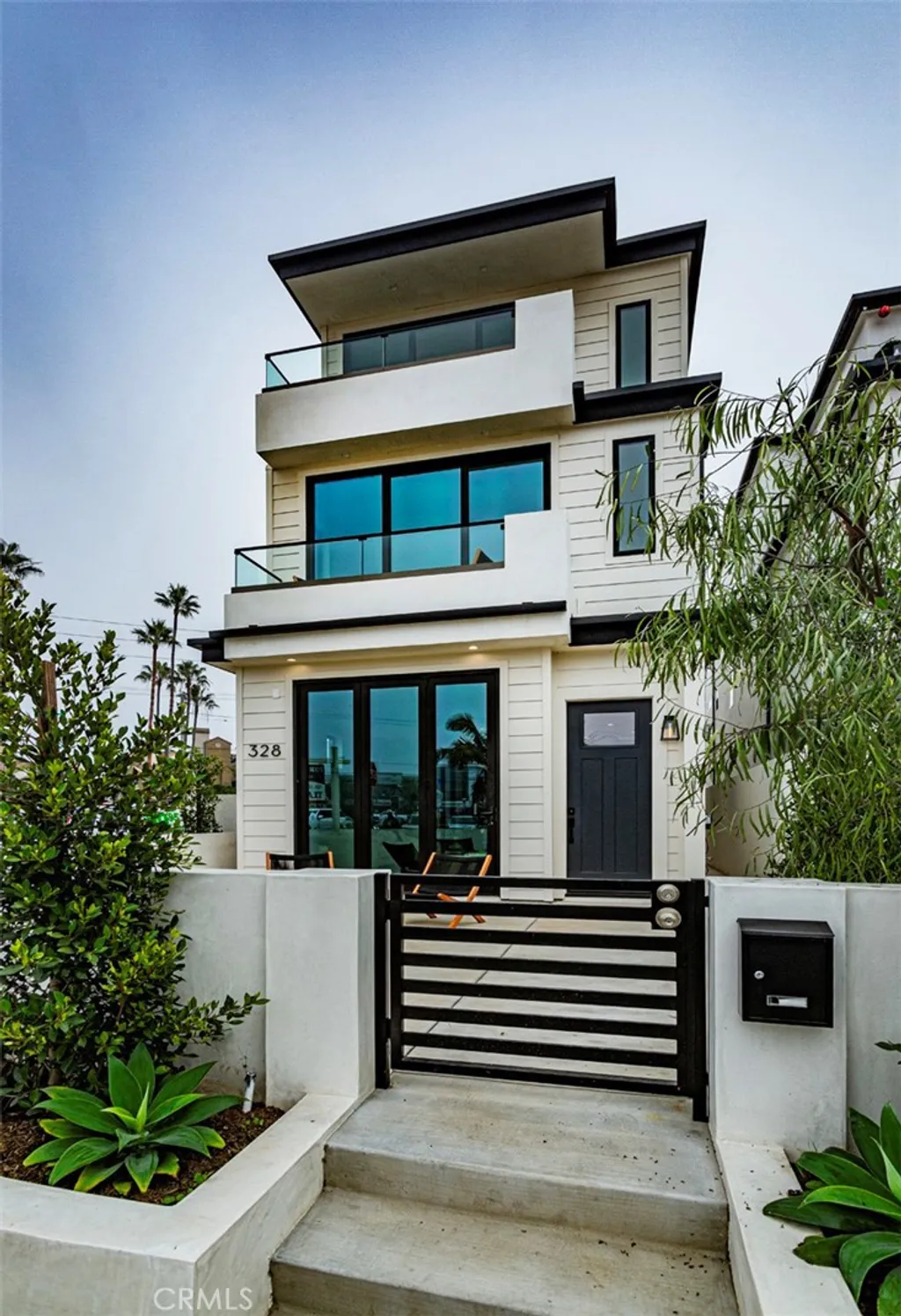 328 3rd, Huntington Beach, CA 92648 photo 2