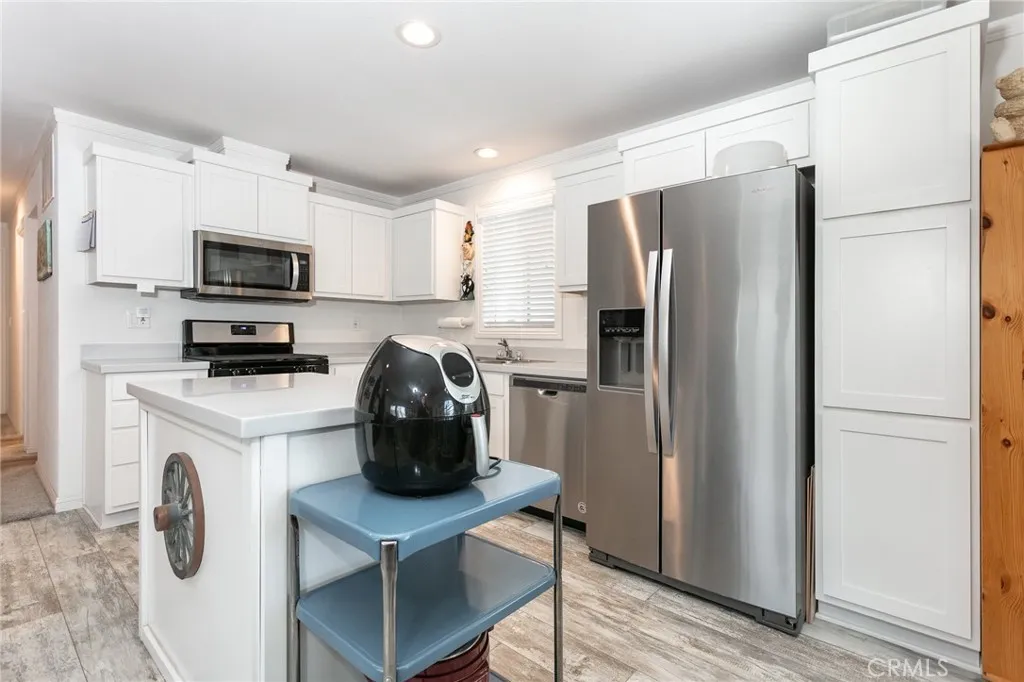 Additional image 6 of 18 Portola, San Fernando, CA 91345