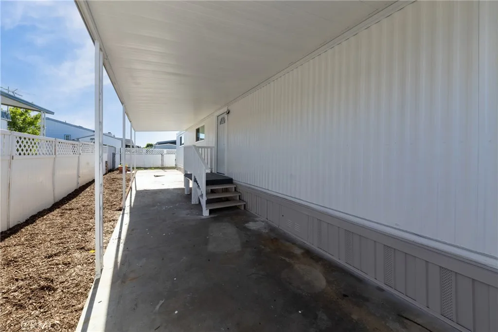 Additional image 28 of 65 Round table Unit 65, Riverside, CA 92507