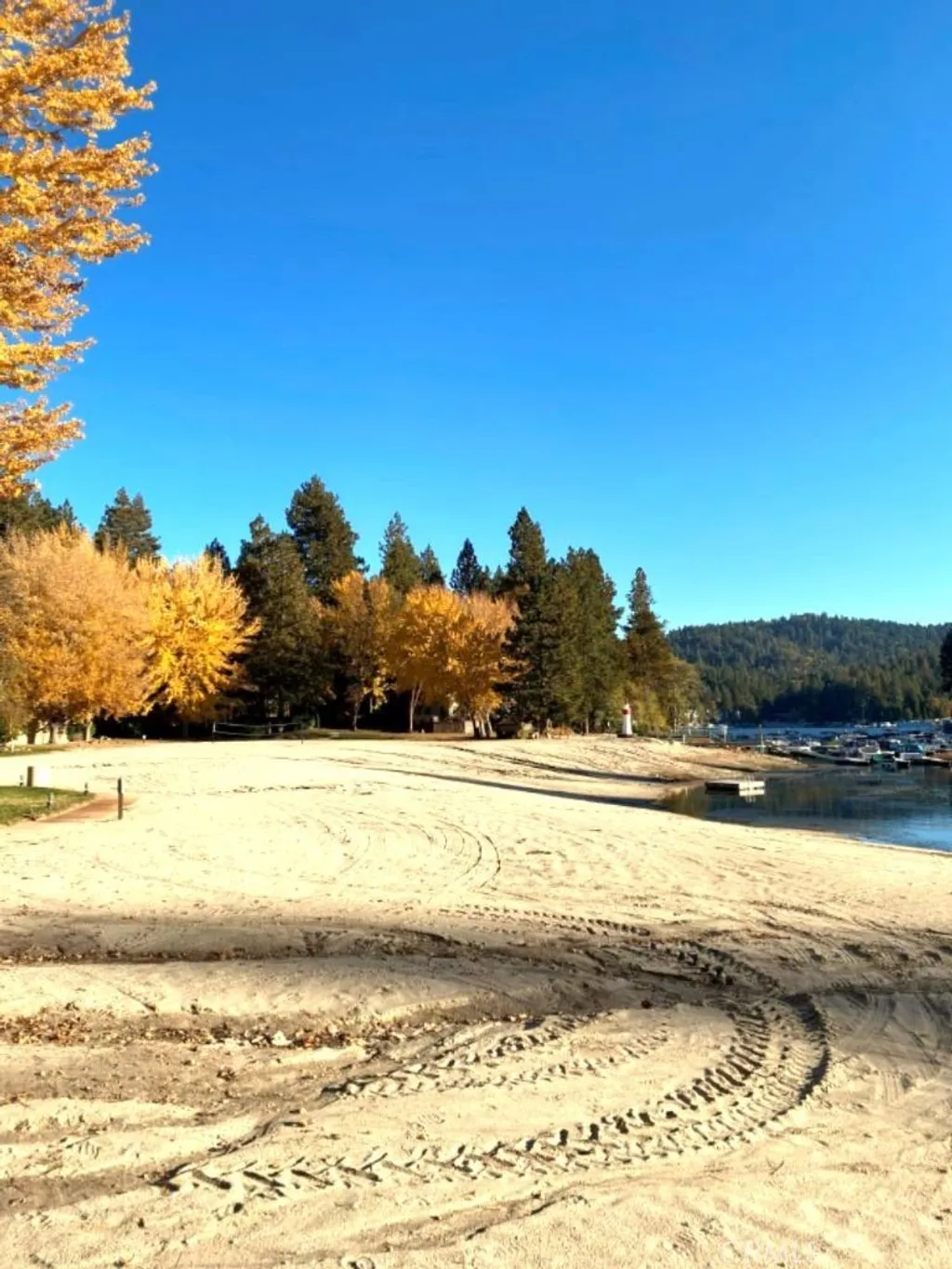 Additional image 4 of 27657 Peninsula Drive Unit 106, Lake Arrowhead, CA 92352