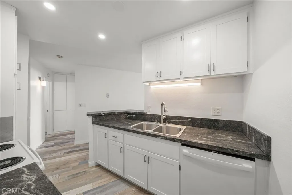 Additional image 4 of 650 The Village Unit 106, Redondo Beach, CA 90277